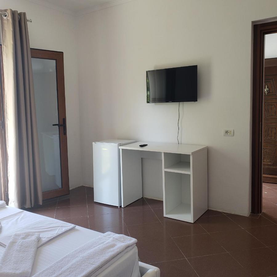 Pomegranates & Olives Guesthouse Durres Exterior photo