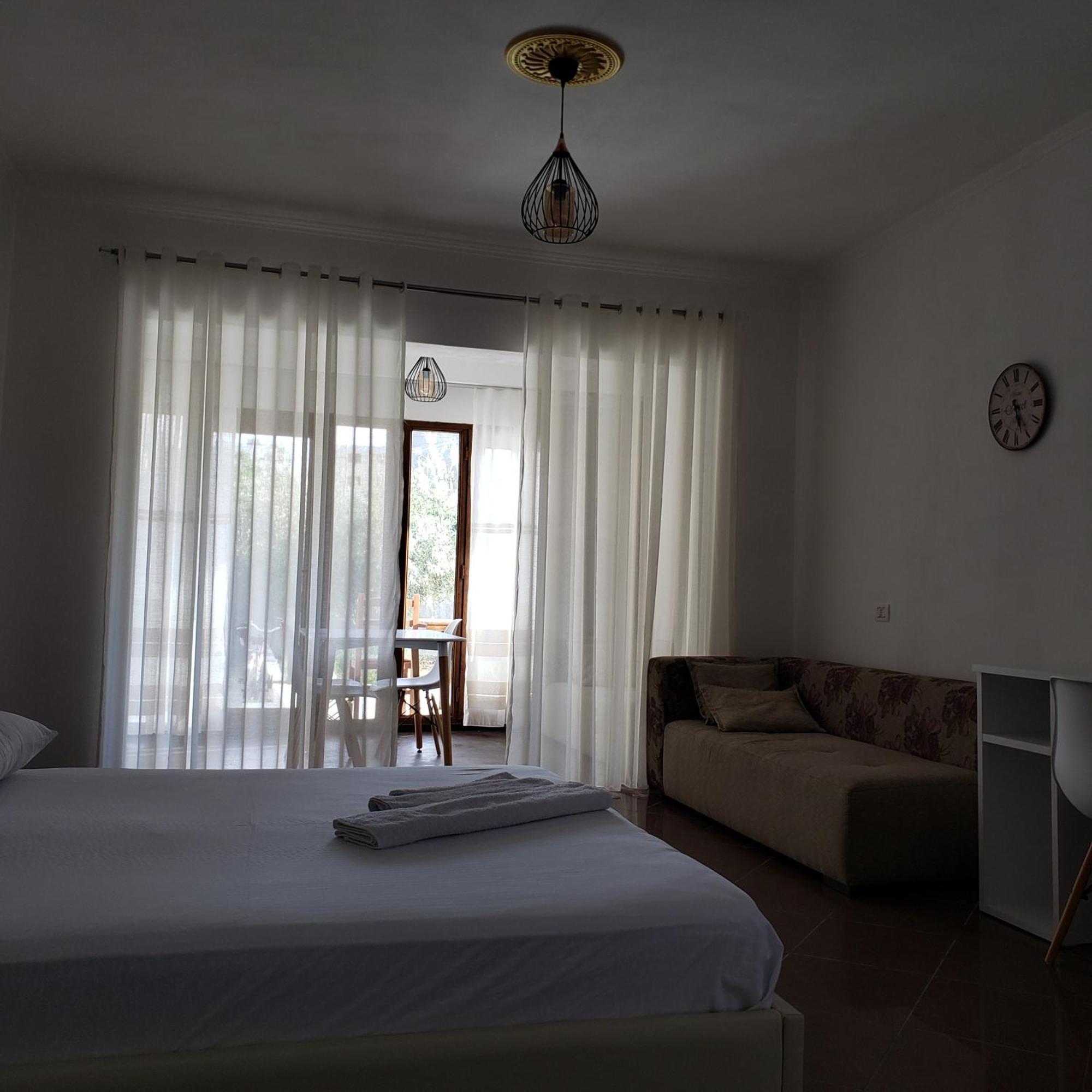 Pomegranates & Olives Guesthouse Durres Exterior photo