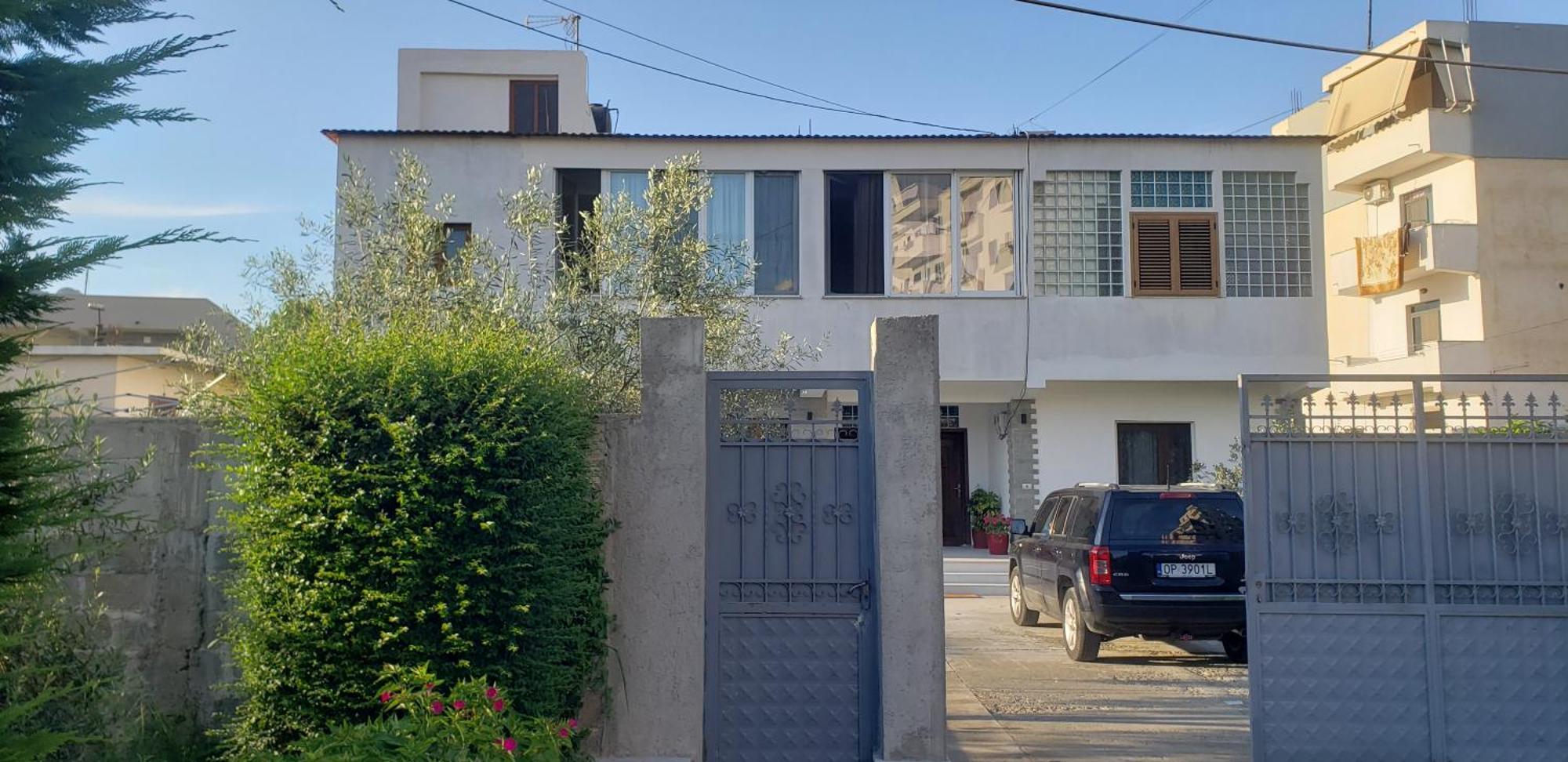 Pomegranates & Olives Guesthouse Durres Exterior photo
